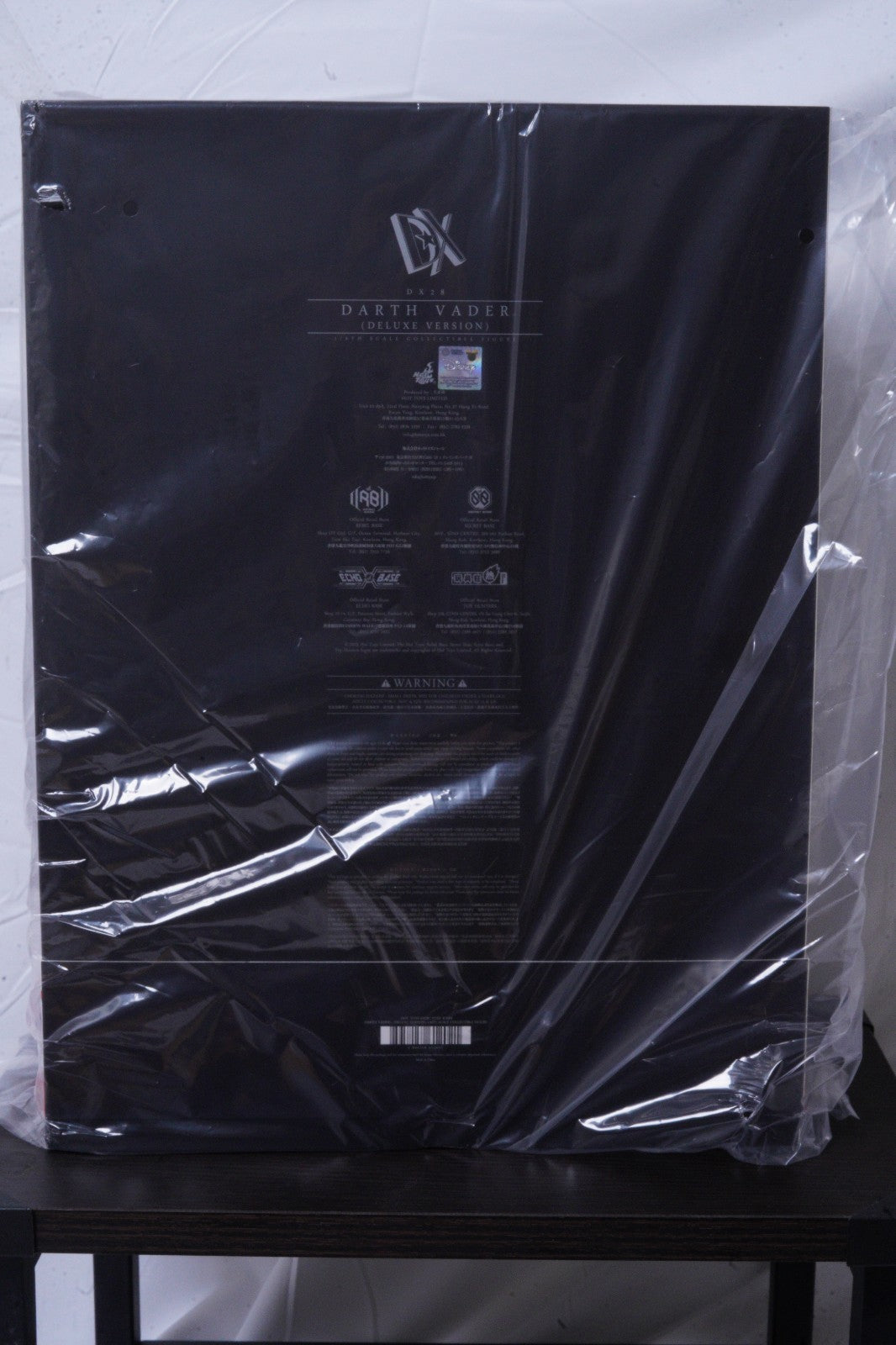 Darth Vader Deluxe Version Star Wars Sixth Scale Figure by Hot Toys