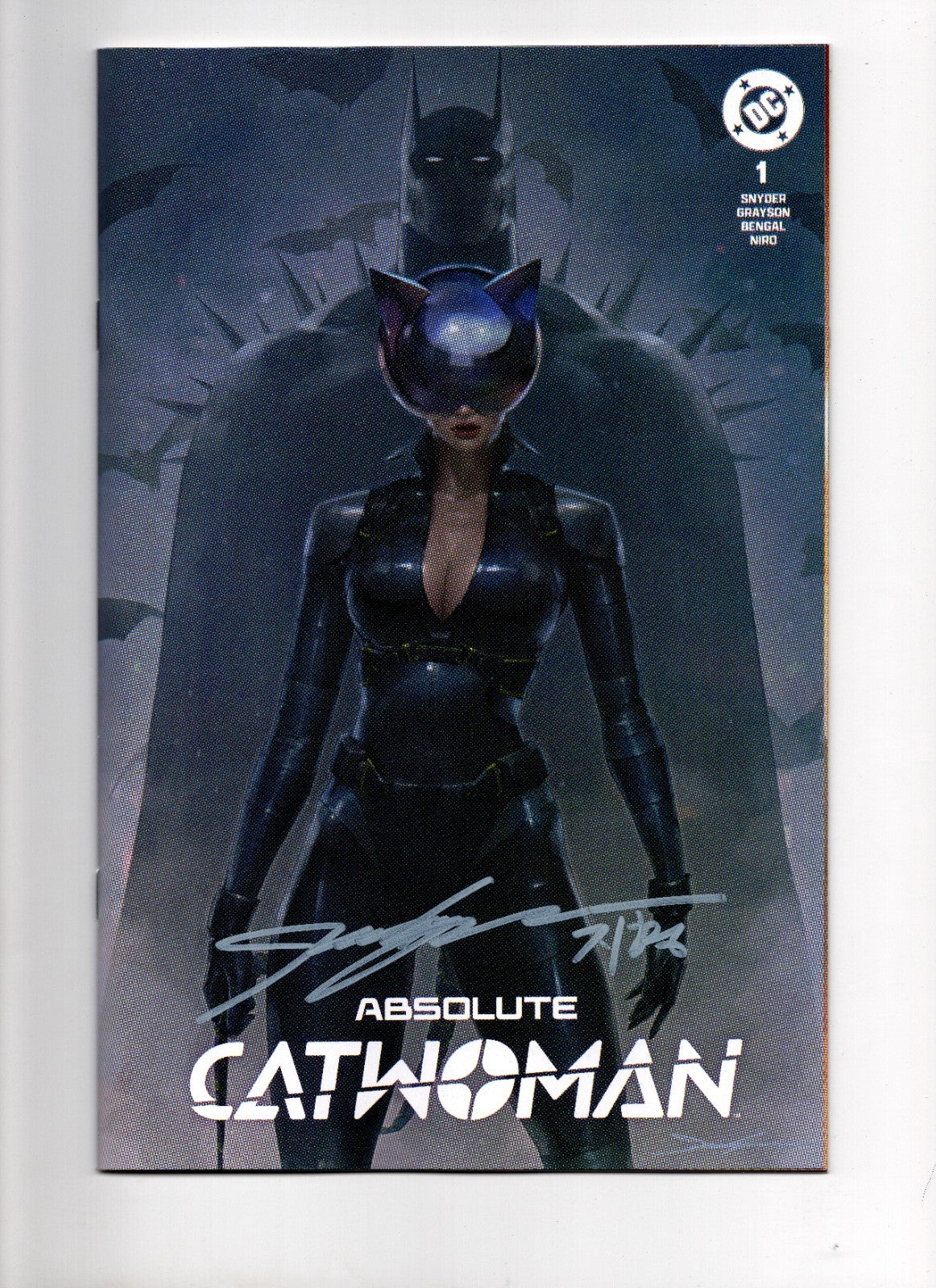 Absolute Catwoman #1 DOUBLE Signed by Jeehyung Lee KOREAN SIGNATURE