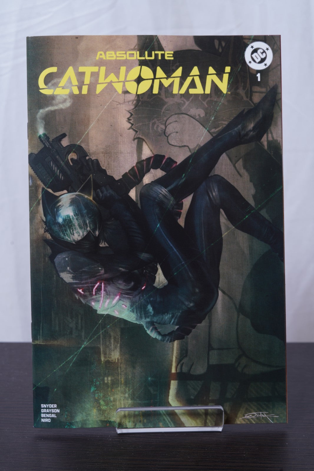 ABSOLUTE CATWOMAN #1 DAN QUINTANA EXCLUSIVE TRADE DRESS & VIRGIN SET