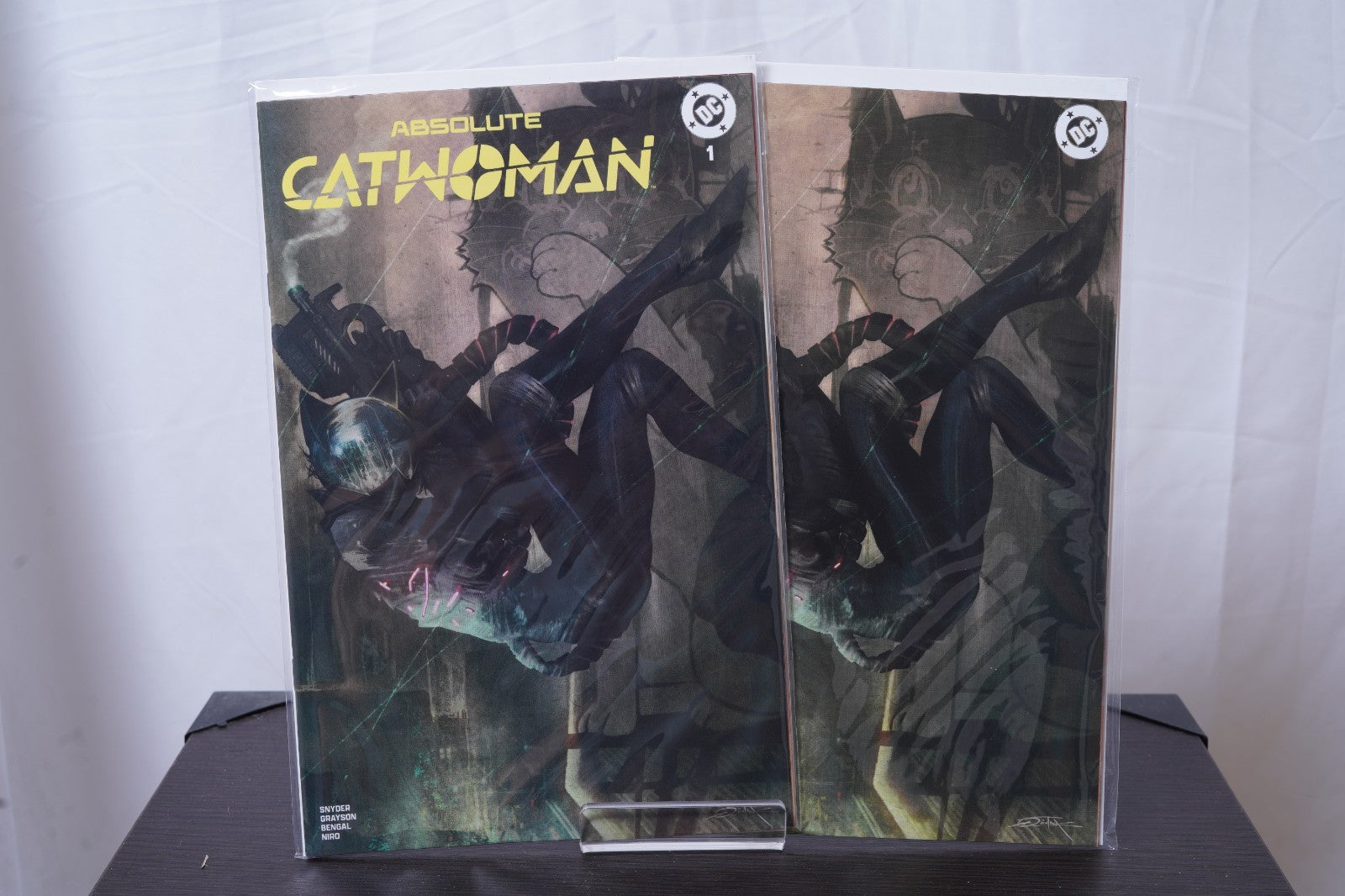 ABSOLUTE CATWOMAN #1 DAN QUINTANA EXCLUSIVE TRADE DRESS & VIRGIN SET