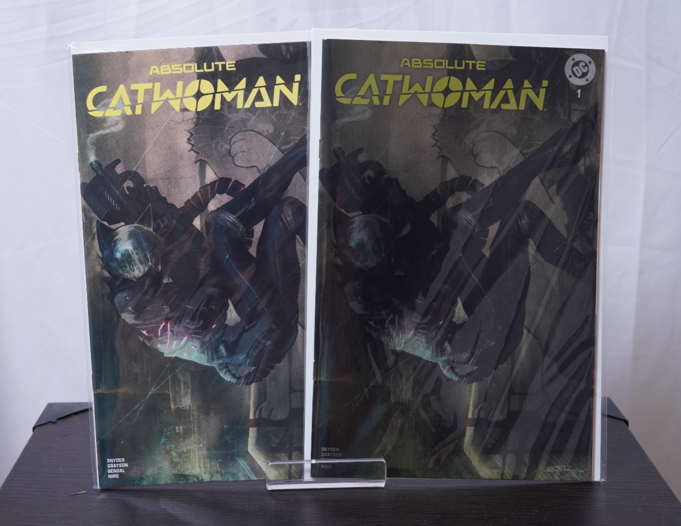 ABSOLUTE CATWOMAN #1 DAN QUINTANA EXCLUSIVE TRADE DRESS & TRADE FOIL SET